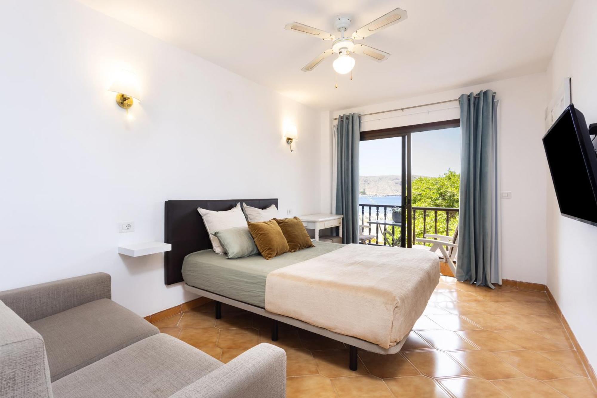 로스크리스티아노스 Classbnb - Seafront Studio With Beach View In The Center Of Los Cristianos 아파트 외부 사진